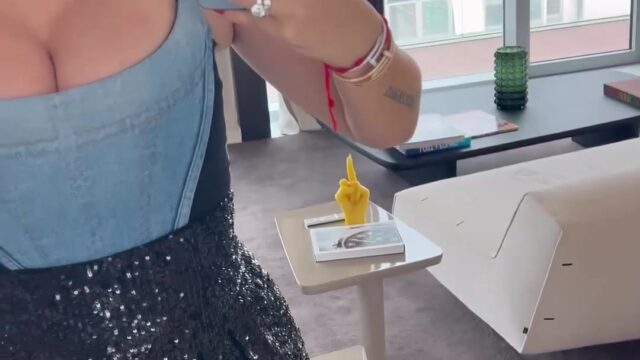Wanda Nara!!! Sexy in new video