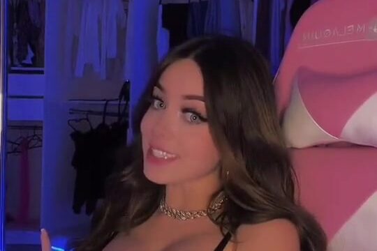 Barbiegamers!! Sexy in bedroom