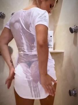 Paige vanzant!! Nude show in bathroom