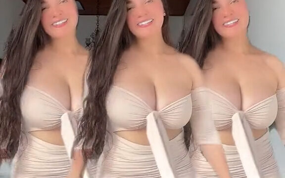 Lamartinezruiz nude show big tits and booty !